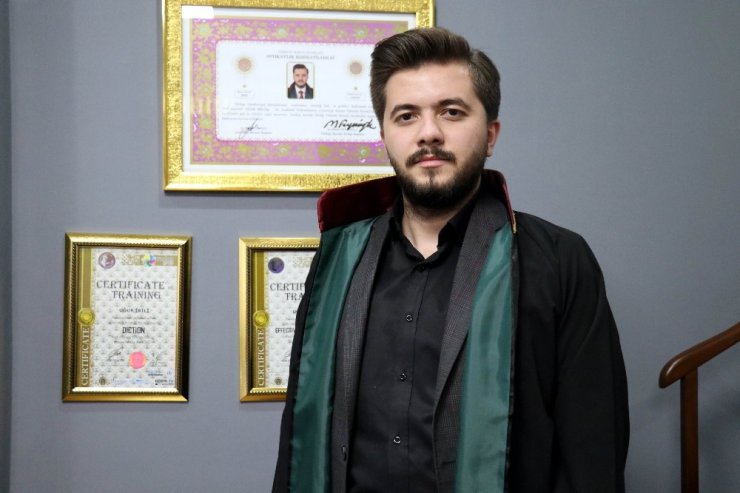 Uygunsuz görüntülerini çekip şantaj ve tehditle 100 bin lirasını aldılar