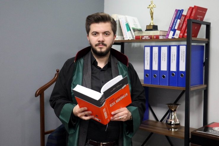 Uygunsuz görüntülerini çekip şantaj ve tehditle 100 bin lirasını aldılar