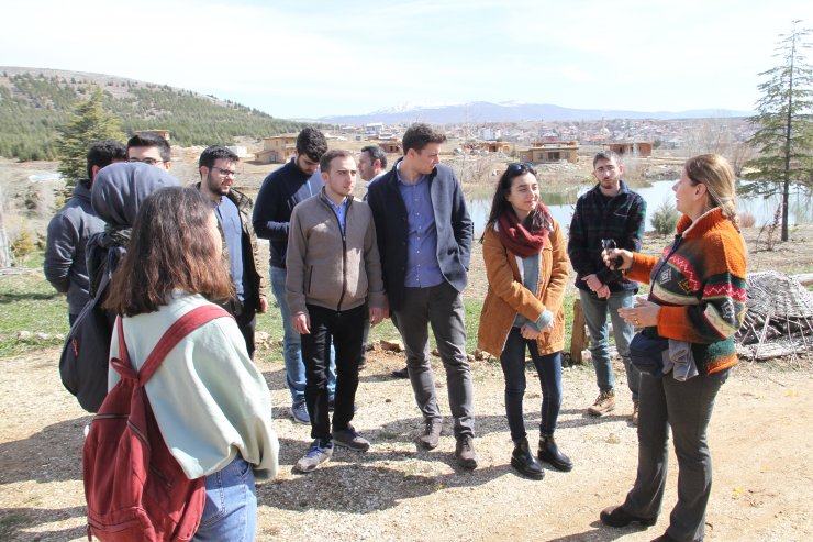 Geleceğin mimarları Sonsuz Şükran Köyü'nü ziyaret etti