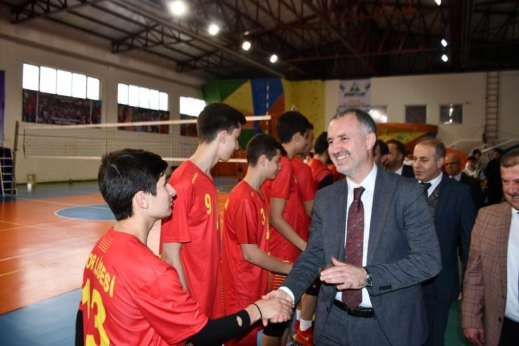 İnegöl’de voleybol ve basketbol finalleri nefes kesti