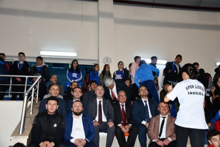 İnegöl’de voleybol ve basketbol finalleri nefes kesti