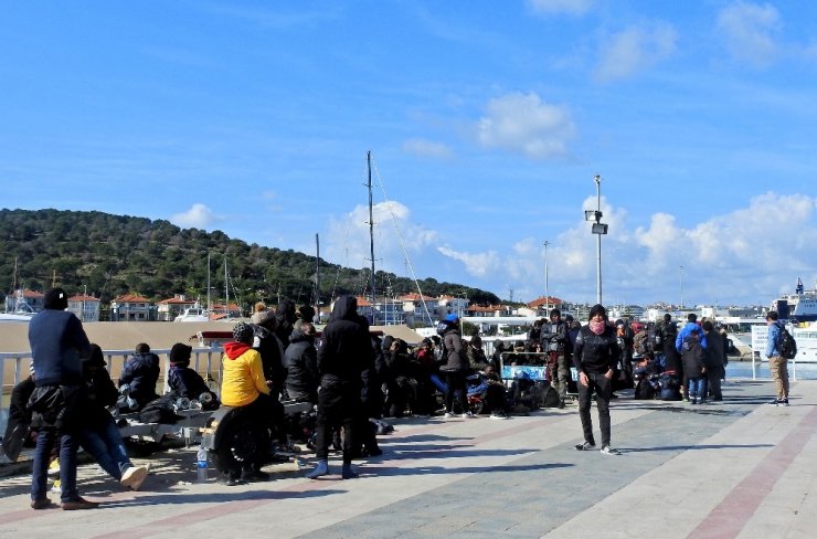 Çeşme’de göçmenleri Sahil Güvenlik kurtardı