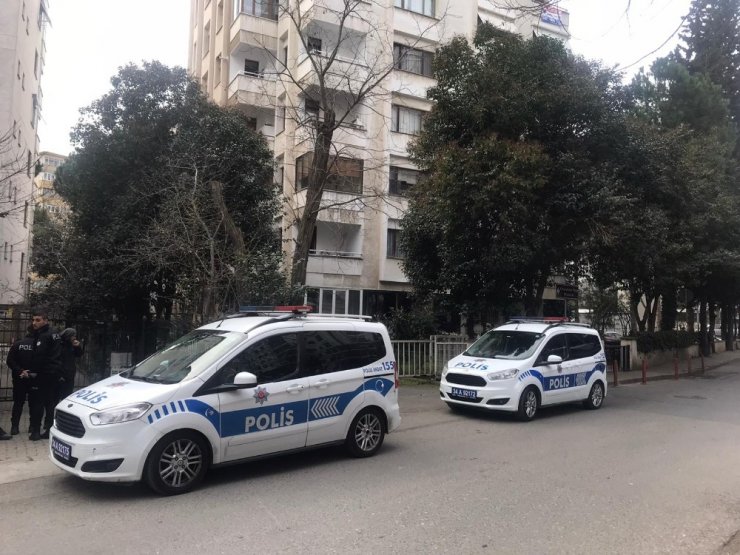 Tarihi Kazım Karabekir Paşa Müzesinin yanında bulunan silah polisi alarma geçirdi
