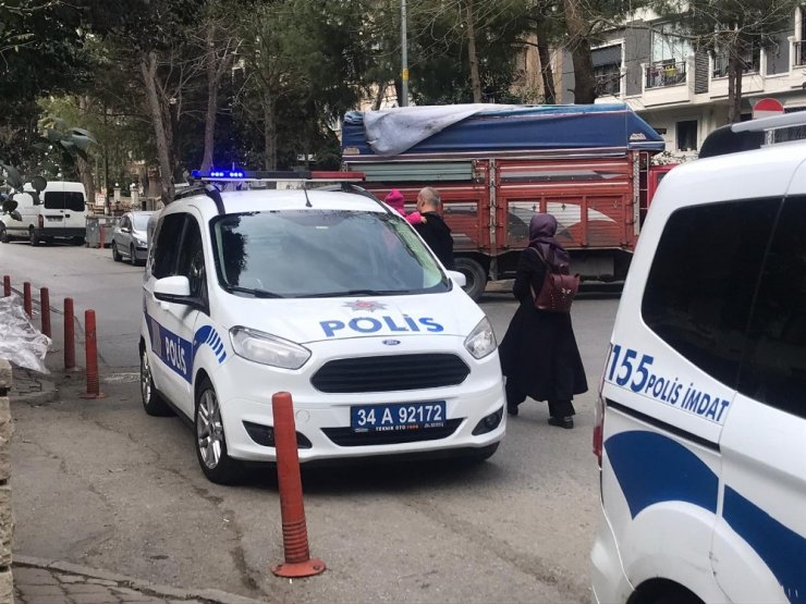 Tarihi Kazım Karabekir Paşa Müzesinin yanında bulunan silah polisi alarma geçirdi