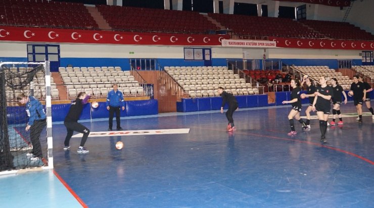Kastamonu Belediyespor, Macaristan’a hareket etti