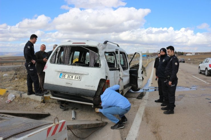 Vinç ile hafif ticari araç çarpıştı: 4 yaralı