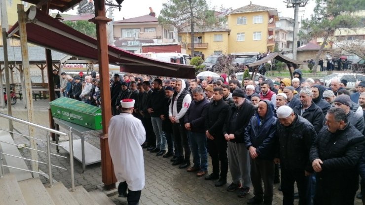 Taş motoruyla ayağını keserek hayatını kaybeden şahıs defnedildi