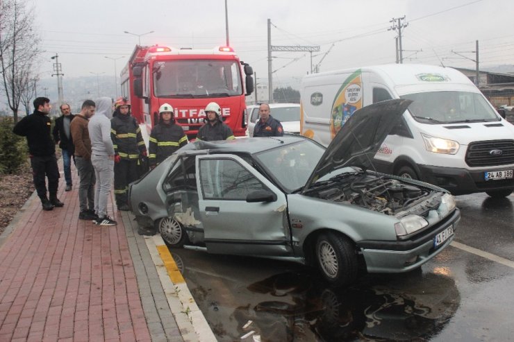Kocaeli’de 3 aracın karıştığı trafik kazasında 1 kişi yaralandı
