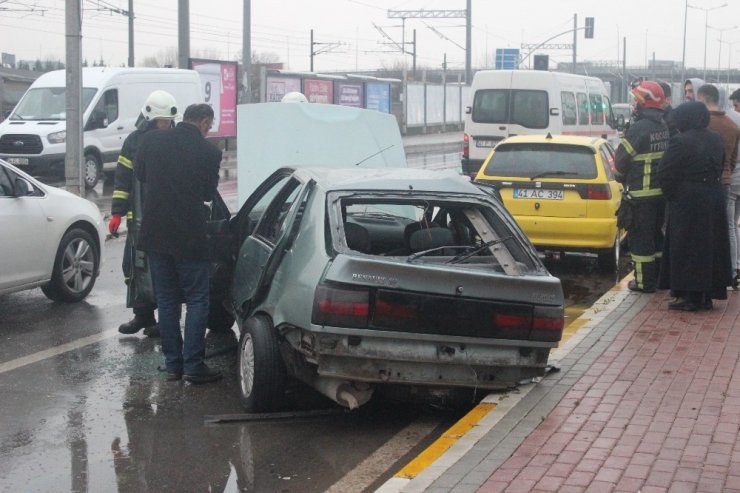 Kocaeli’de 3 aracın karıştığı trafik kazasında 1 kişi yaralandı