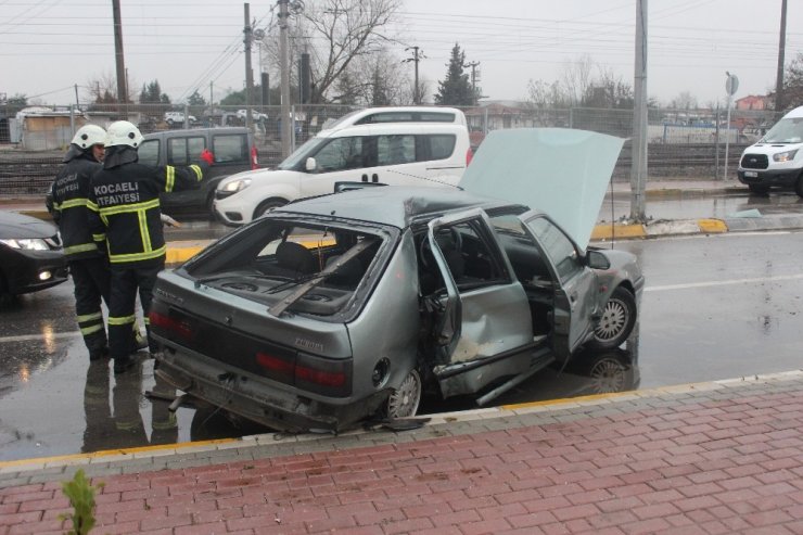 Kocaeli’de 3 aracın karıştığı trafik kazasında 1 kişi yaralandı