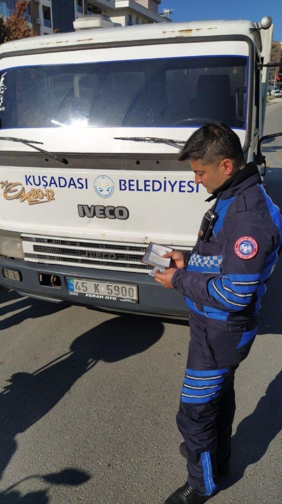 Kuşadası’nda geri dönüşüm atıklarını kaçak toplayanlara zabıtadan operasyon