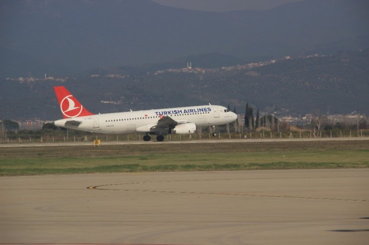 Koca Seyit Havalimanı uçuş sayısını yüzde 52 artırdı