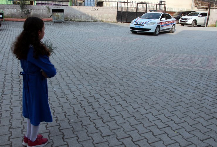 Mehmetçik ilkokul öğrencisinin davetini kırmadı