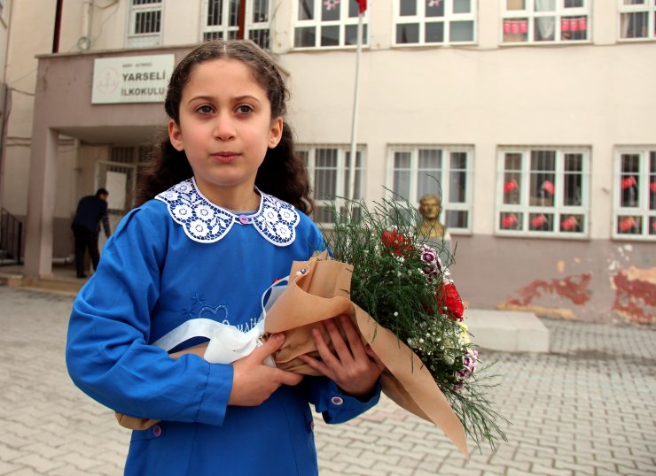 Mehmetçik ilkokul öğrencisinin davetini kırmadı