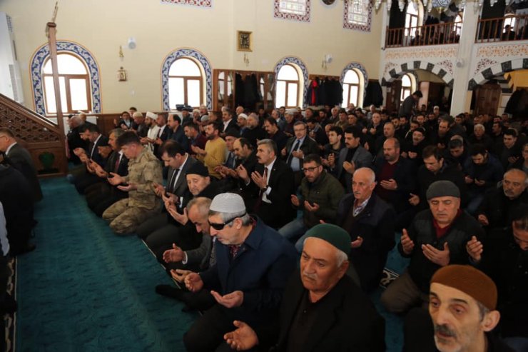 Şehitler için Kayseri'de gıyabi cenaze namazı kılındı, Sivas'ta mevlit okutuldu