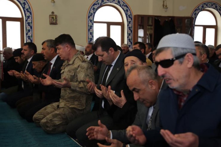 Şehitler için Kayseri'de gıyabi cenaze namazı kılındı, Sivas'ta mevlit okutuldu