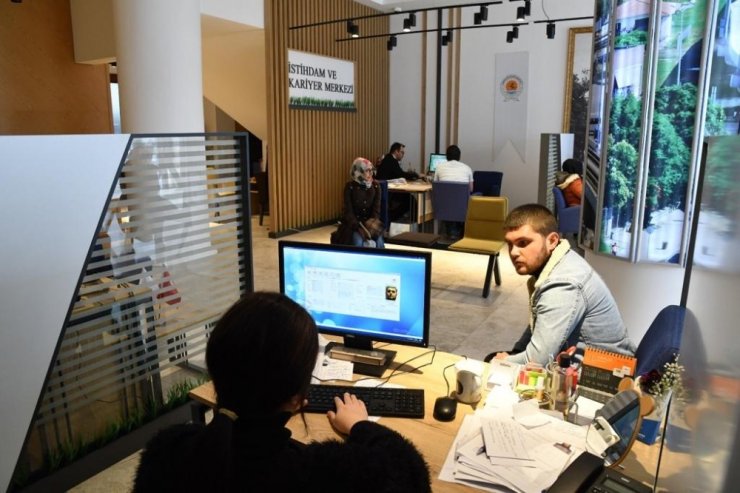 Büyükşehir İstihdam ve Kariyer Merkezi 253 vatandaşı iş sahibi yaptı