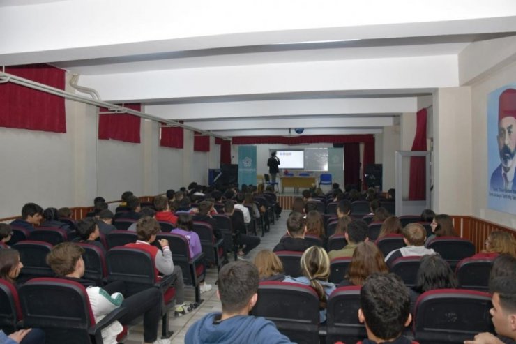 Fatih Anadolu Lisesi öğrencileri Yasin Dallı ile buluştu