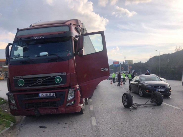 Tır ile çarpışan otomobilin dingili fırladı: 1 yaralı