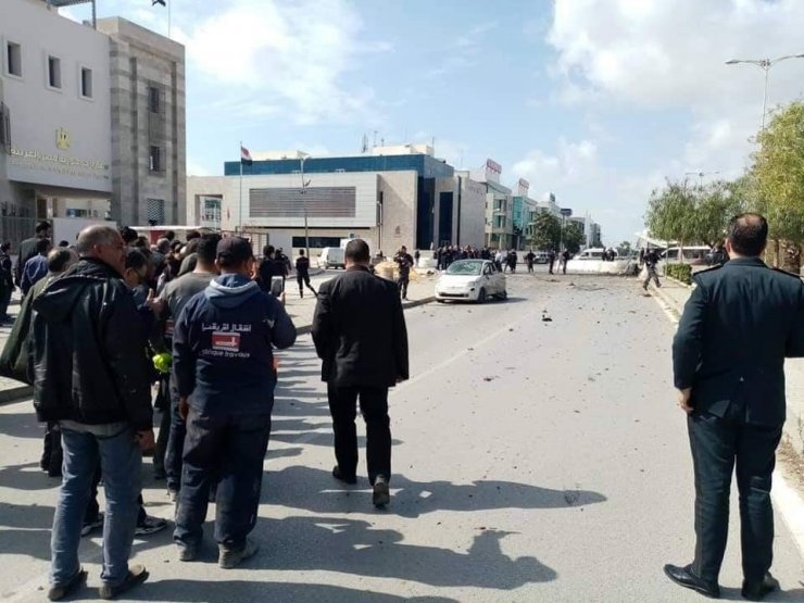 Tunus’ta ABD Büyükelçiliği yakınlarında intihar saldırısı