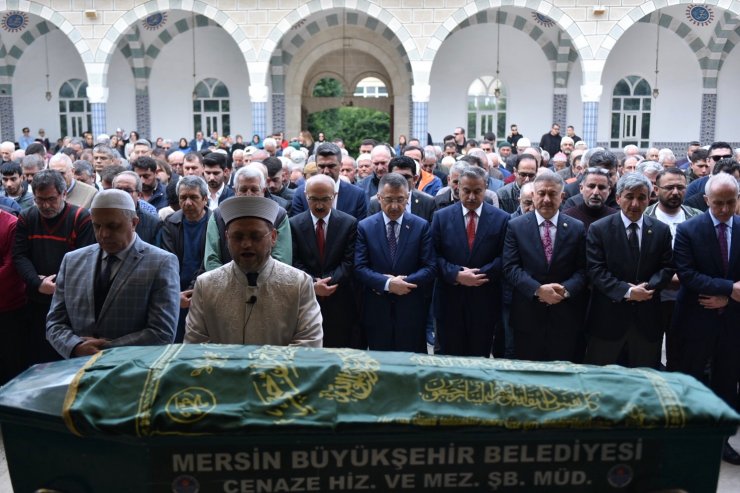 Cumhurbaşkanı Yardımcısı Fuat Oktay, Mersin'de esnafı ziyaret etti