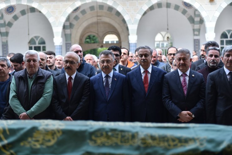 Cumhurbaşkanı Yardımcısı Fuat Oktay, Mersin'de esnafı ziyaret etti