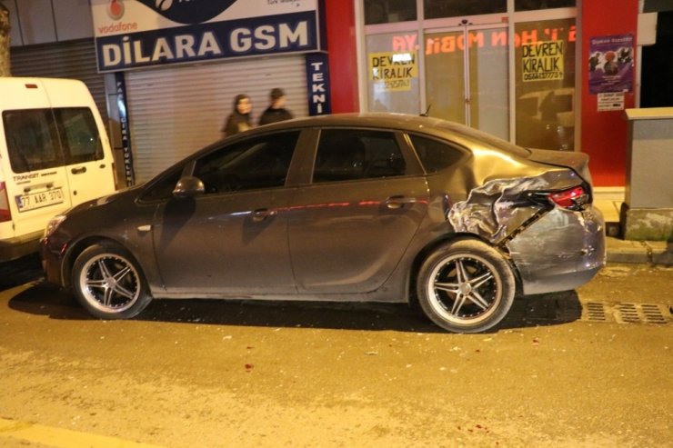 Alkollü sürücü dükkana çarparak durdu