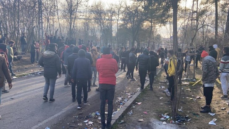 Yunanistan’dan mültecilere sert müdahale
