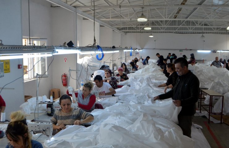 Zonguldak'ta kurulu firma antibakteriyel tulum siparişlerine yetişmeye çalışıyor