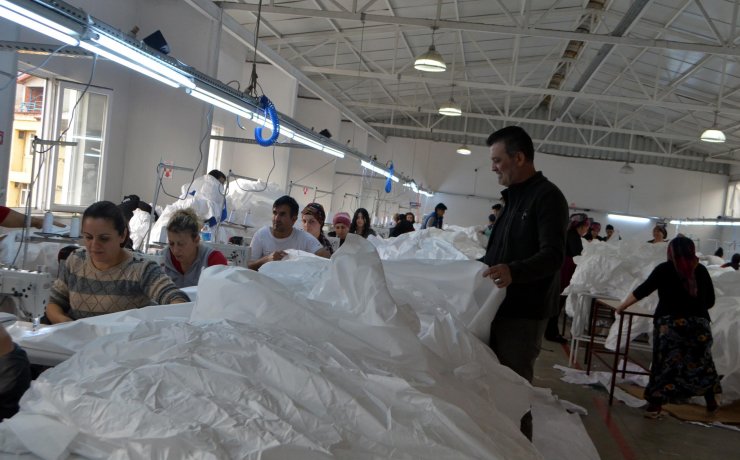 Zonguldak'ta kurulu firma antibakteriyel tulum siparişlerine yetişmeye çalışıyor