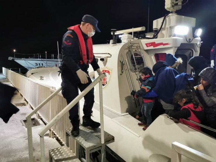 Kuşadası Körfezi’nde 44 göçmen kurtarıldı