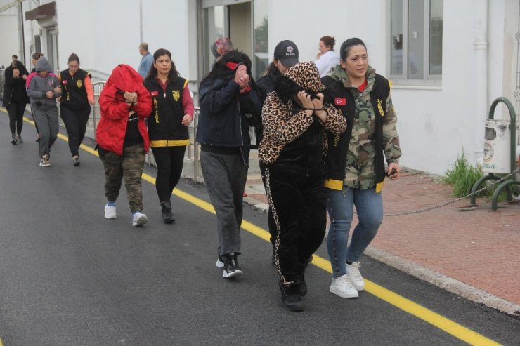 Adana’da fuhuş operasyonunda 23 zanlı adliyeye sevk edildi