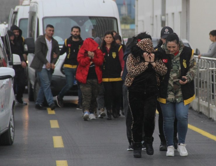 Adana’da fuhuş operasyonunda 23 zanlı adliyeye sevk edildi