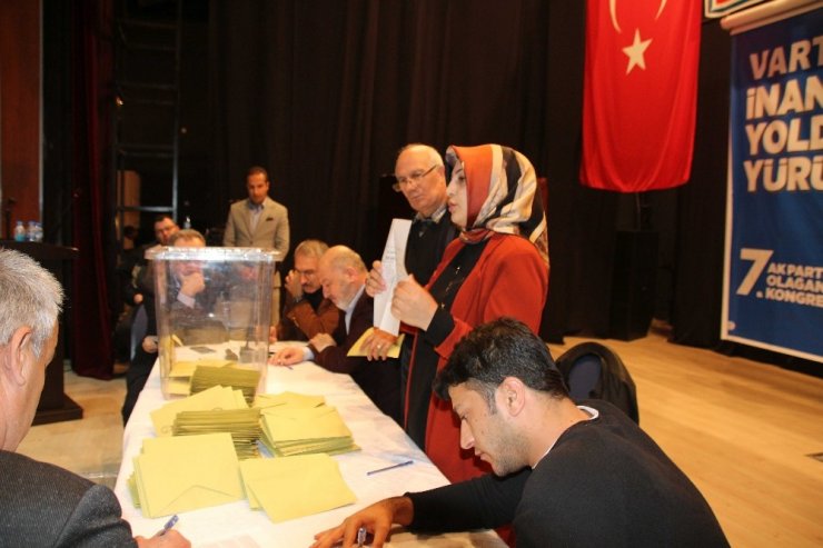 Varto’da AK Parti ilçe başkanlığı seçimi için üç aday yarıştı