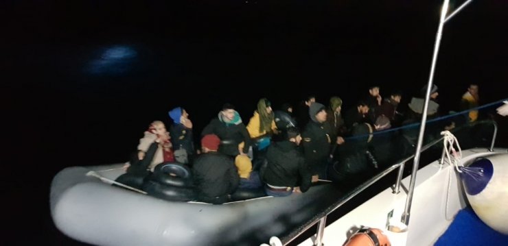 Aydın sçıklarında 55 düzensiz göçmen kurtarıldı