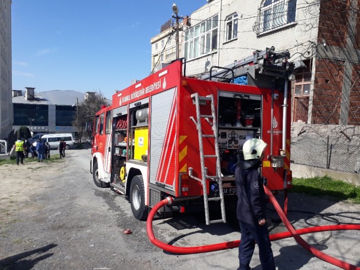 Bağcılar’da gecekondu çıkan yangında küle döndü