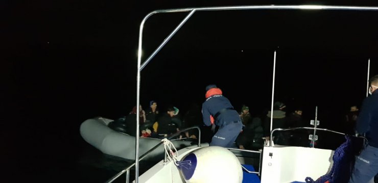 Didim açıklarında yardım isteyen sığınmacılar kurtarıldı