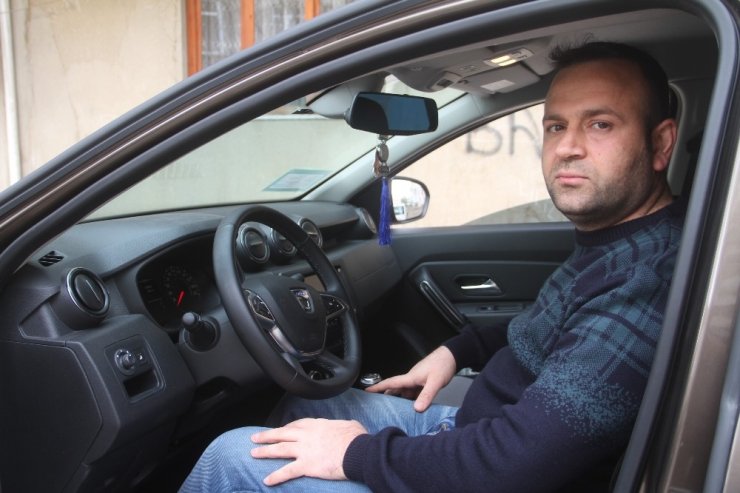 Aracının başkası tarafından satışa çıkarıldığını görünce şok oldu