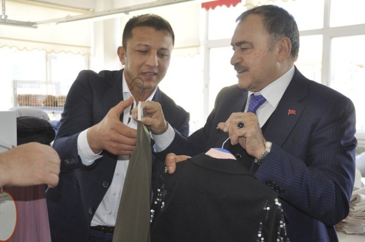 Eski Bakan Eroğlu memleketi Şuhut’ta tekstil atölyesinin açılışına katıldı