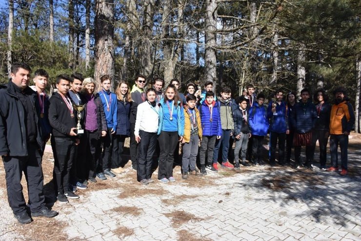 Isparta’daki bisiklet yarışmalarında 80 sporcu pedal çevirdi