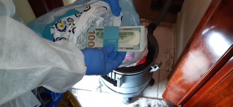 İzmir’de gaybubet evlerine yönelik operasyonda 27 tutuklama