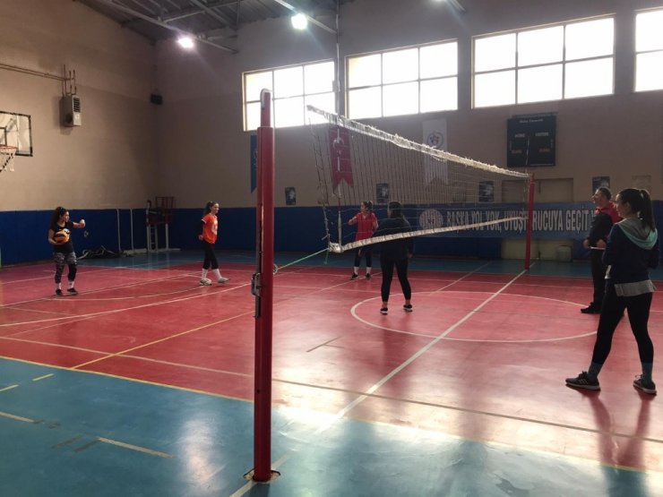 Kars’ta voleybol turnuvasında uyuşturucuya dikkat çekildi