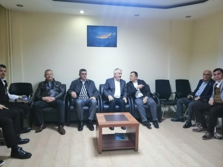 Isparta protokolünden Isparta 32 Spor’a sürpriz ziyaret