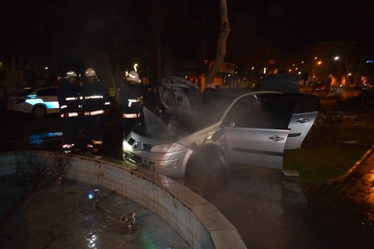 Malatya’da kaza yapan otomobil yandı: 4 yaralı