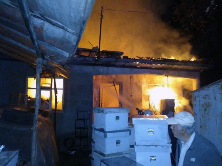 Ula’da ev yangını