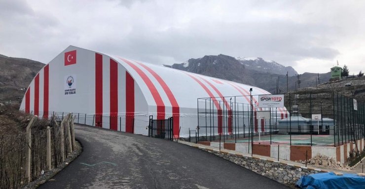 Gençler spor tesisiyle buluştu