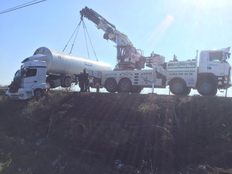 Tekirdağ’da LPG yüklü tır devrildi