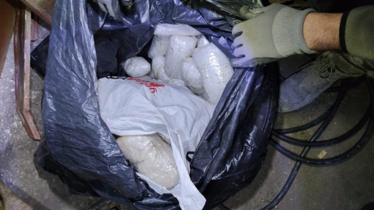 Van’da araç lastiği içerisinde 16 kilo uyuşturucu ele geçirildi