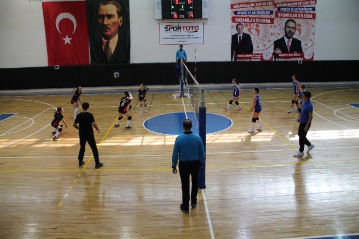 Yarı final voleybol maçları sona erdi