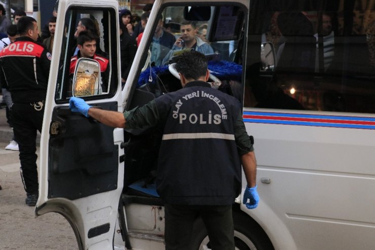 Adana’da bir minibüs şoförü öldürüldü